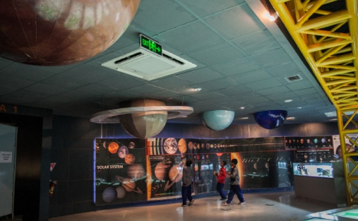 'Planetarium Berjalan' Indonesia Diminati Warga Laos