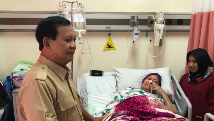 Prabowo Jenguk Ibunda Elang Korban Tragedi Trisakti 98