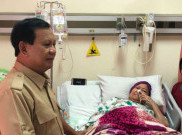 Prabowo Jenguk Ibunda Elang Korban Tragedi Trisakti 98