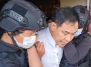  Munarman Meronta-ronta Minta Pakai Sandal Saat Digiring Densus 88