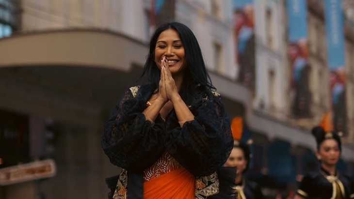 Unjuk Gigi, Anggun Nyinden di Java in Paris