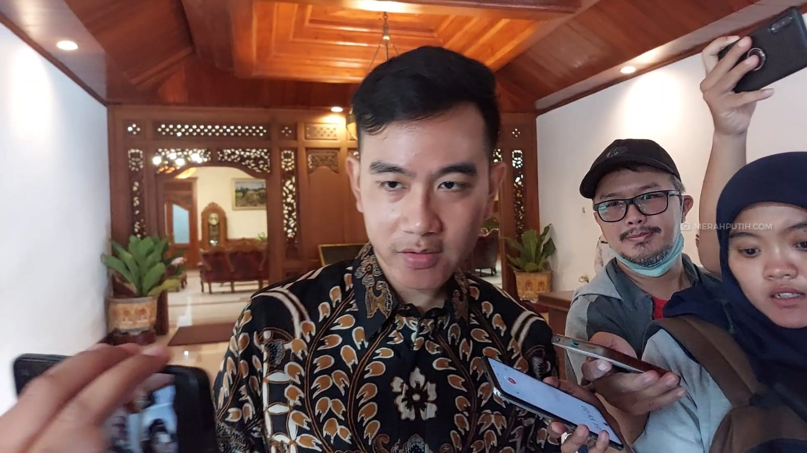 Rudy Sebut Hubungan Keluarga Jokowi dan Iriana Tak Harmonis, Gibran: Gosip