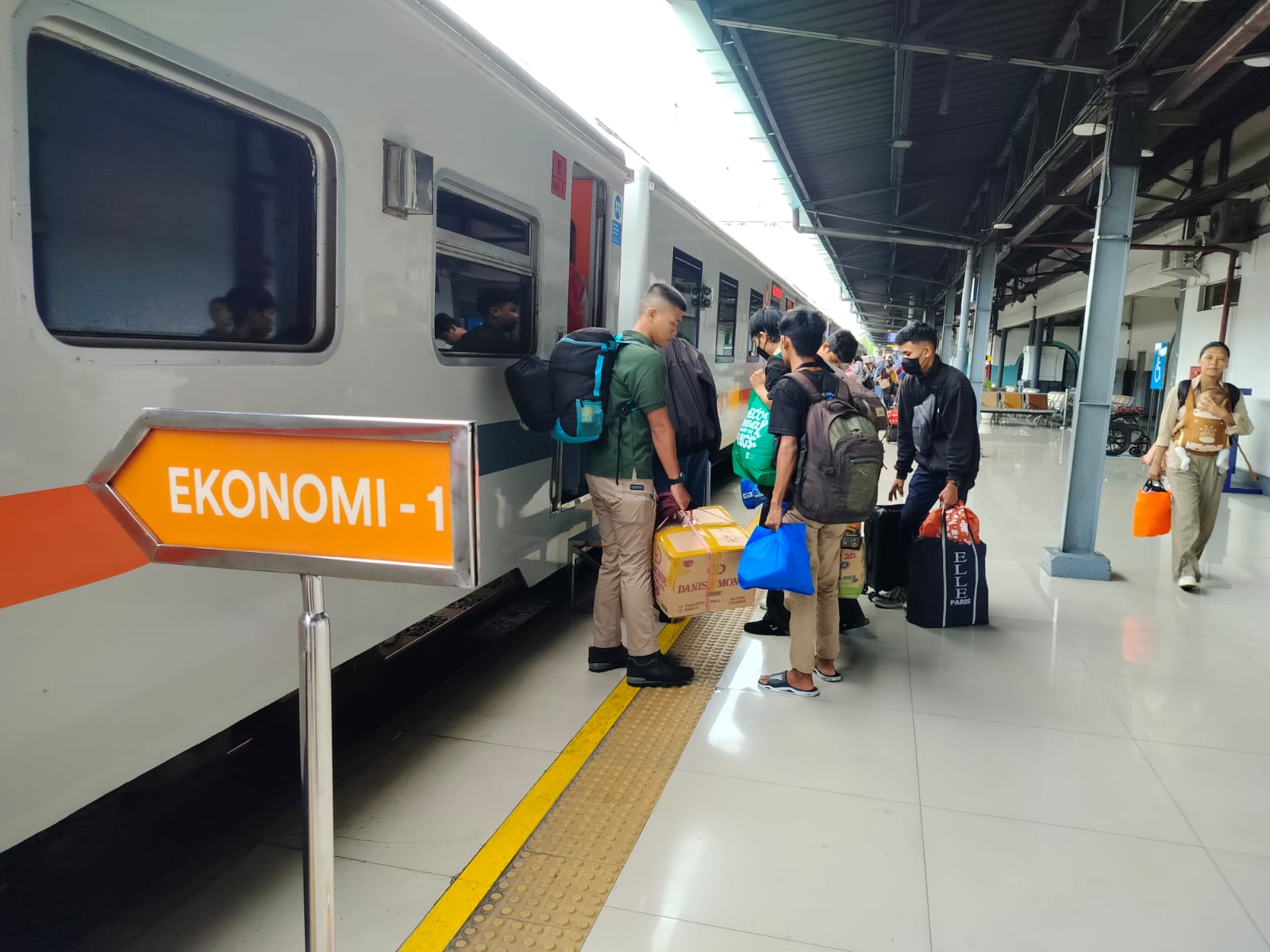 Banyak Diminati, 10 Kereta Ekonomi ini Laris Manis saat Mudik Lebaran 2025
