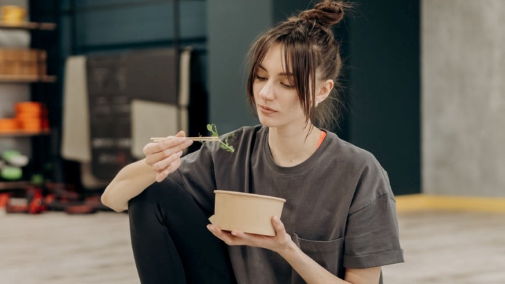 Nafsu makan menurun (Foto: pexels/mikhail nilov)