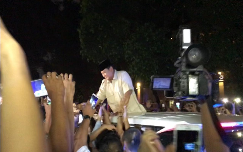 Prabowo bersama para pendukungnya 