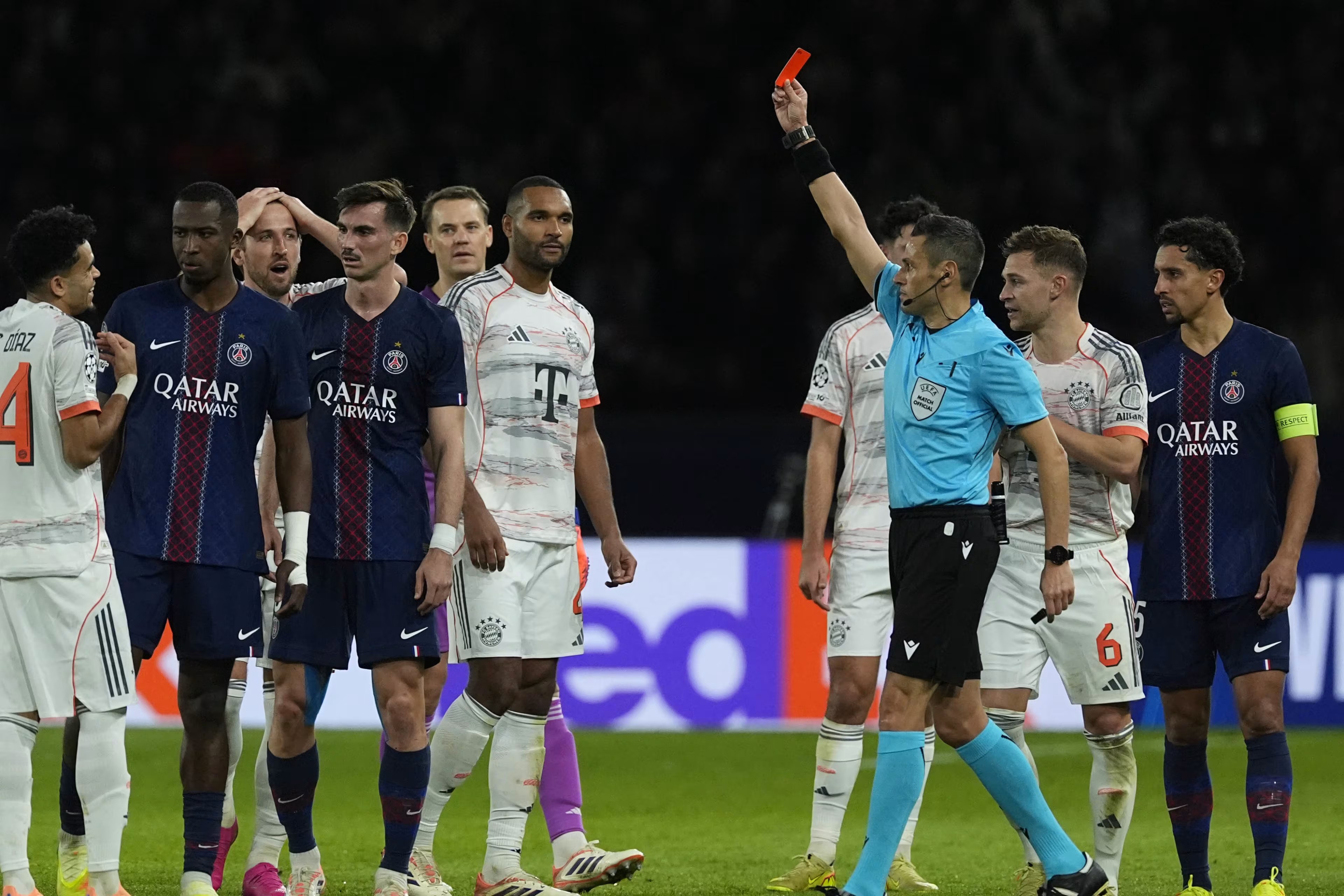 Drama PSG vs Bayern Munchen: Tekel Horor Luis Diaz Bikin Achraf Hakimi Menangis