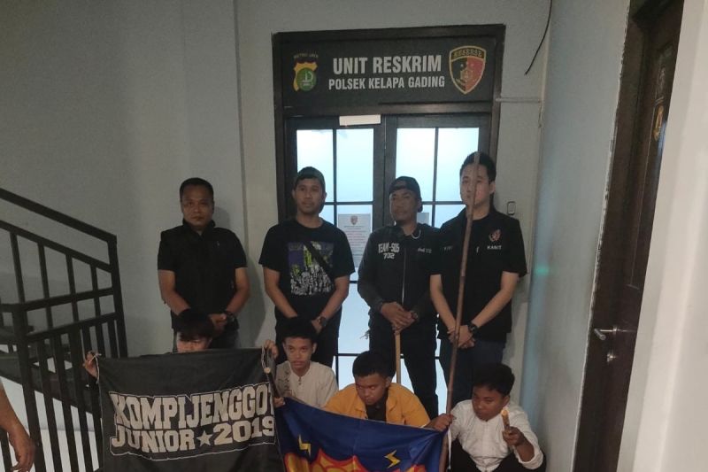 Bubarkan Konvoi Ratusan Motor di Kelapa Gading, Polisi Sita Bendera Geng dan Petasan