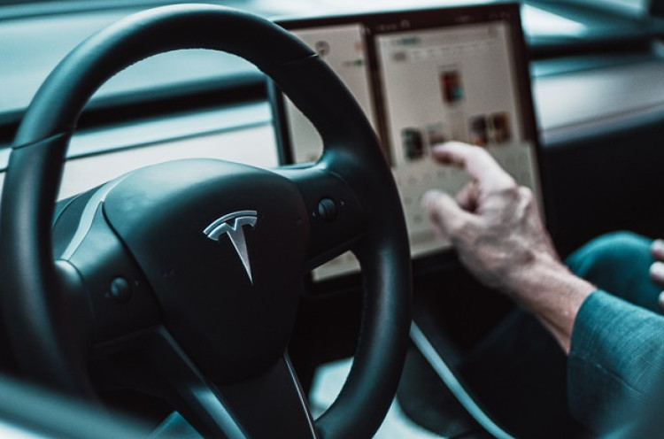 Pengguna Tesla Sering Kecelakaan karena Fitur 'Autopilot'