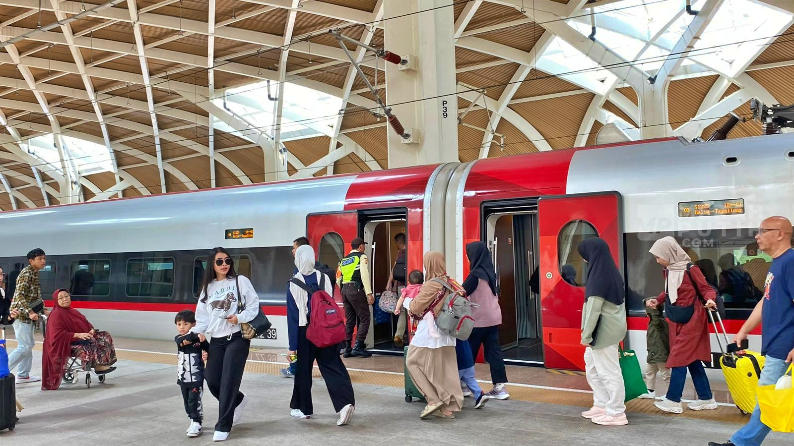 HUT ke-497 Jakarta, Tarif KCIC Whoosh Diskon Sampai 20 Persen