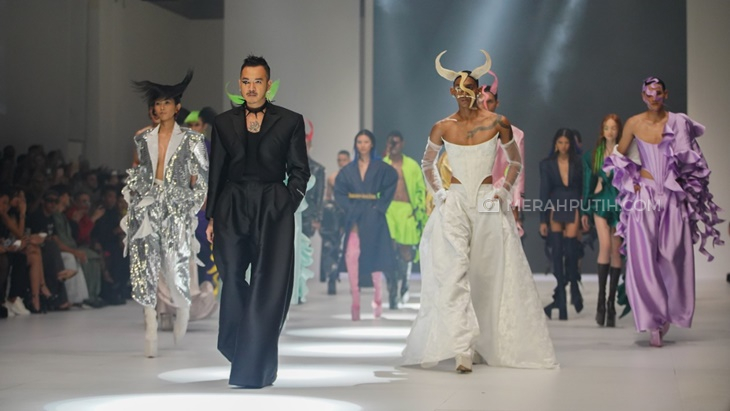 Harry Halim Ekspresikan Koleksi 'The Impossible Love' di Jakarta Fashion Week 2023
