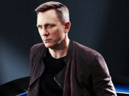Aston Martin Daniel Craig ‘James Bond’ Dilelang