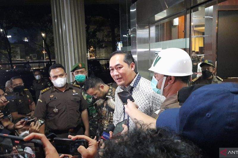 12 Jam Kejagung Gali Keterangan Mantan Mendag Lutfi soal Ekspor CPO