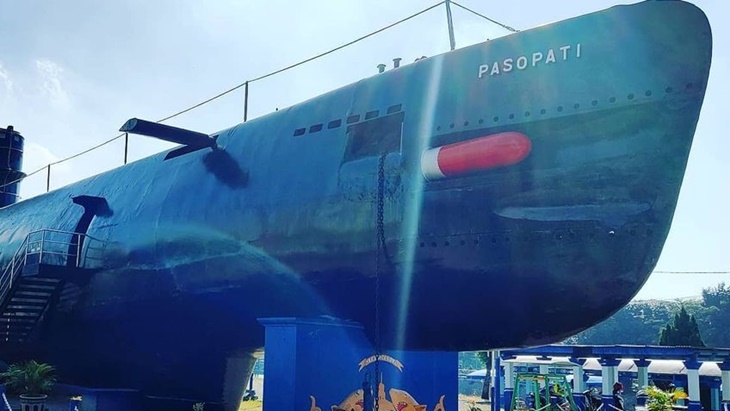 Intip Kapal Selam KRI Pasopati 410 di Monumen Kapal Selam Surabaya