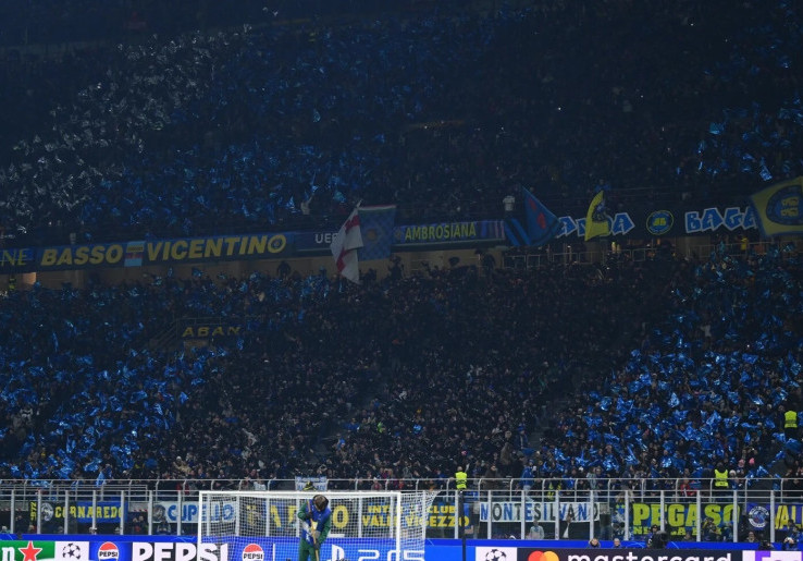 Insiden Lempar Flare, Fans Inter Milan Dilarang Nonton 3 Laga Tandang di Serie A