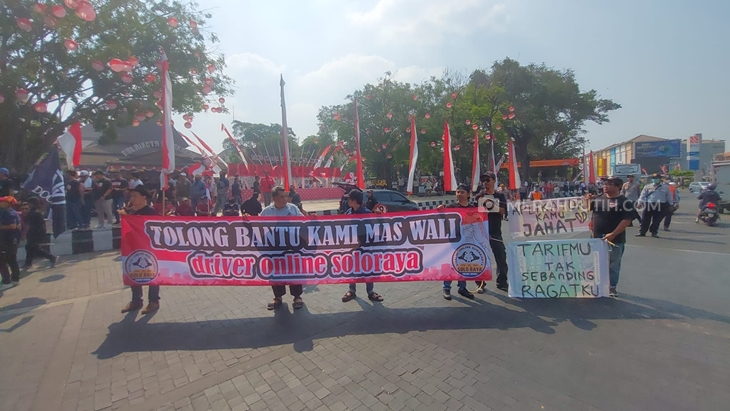 Ratusan Driver Online Demo di Kantor Gibran, Tolak Tarif Batas Murah Aplikator