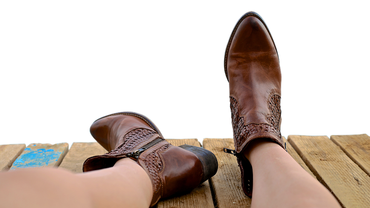 Tiga Sepatu yang Trend di 2017 dan Masih Berlanjut di Tahun 2018