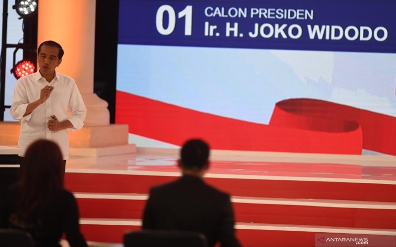 Gestur Jokowi saat Debat Capres