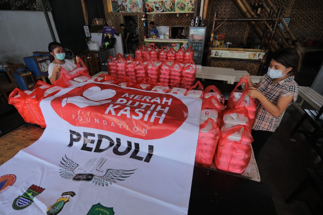 JHL Group Sumbang Ratusan APD untuk Rumah Sakit dan Makanan untuk Ojol