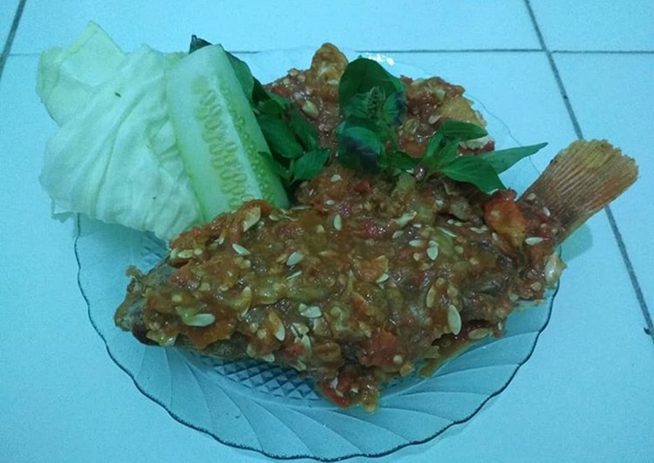 Sajian seruit, makanan khas Lampung. (Instagram/@sandralyanaa)