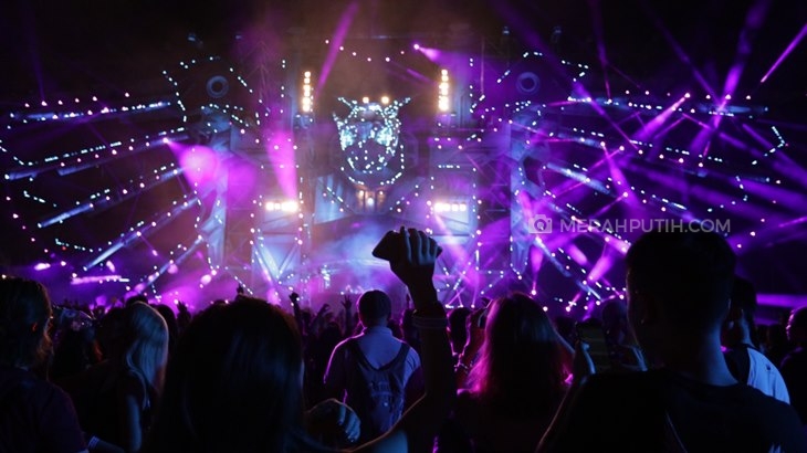 Kemegahan Panggung Garuda Land DWP 2017 Hipnosis Partygoers