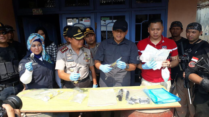 Polisi Geledah Rumah Terduga Teroris, Sita Sejumlah Barang