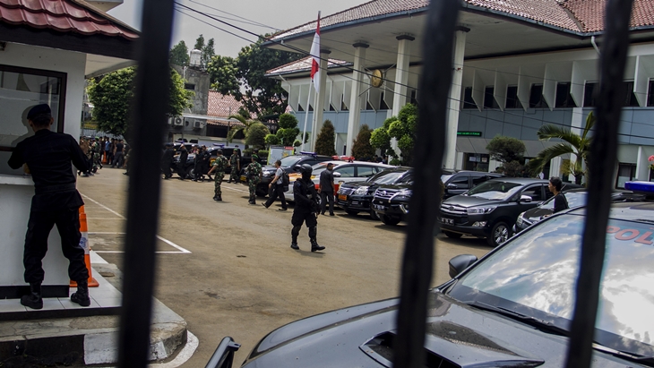 Suara Ledakan Picu Kepanikan di Sidang Pledoi Otak Bom Thamrin