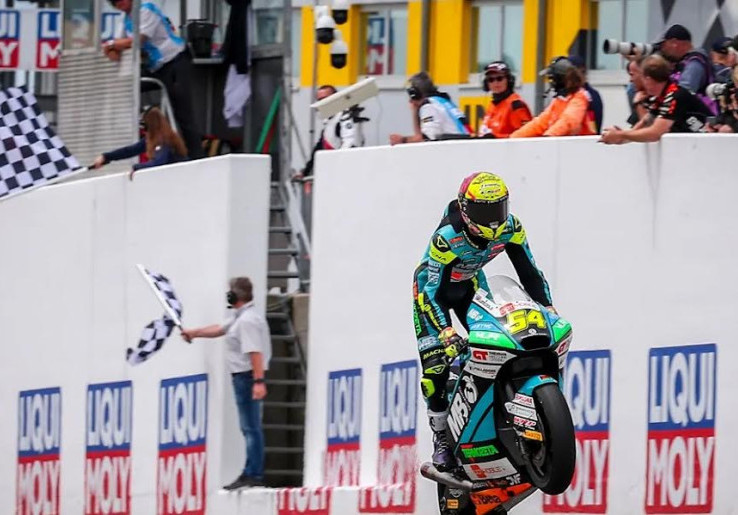 Dorna Akui Kesenjangan Moto3 dan Moto2 Terlalu Besar, Sinyal Kuat Kolaborasi Yamaha dan Kalex untuk Lahirkan Mesin Tunggal yang Adil dan Murah