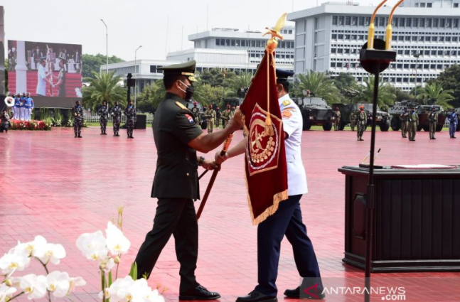 Sambil Pegang Tongkat Komando, Jenderal Andika Bicara Interaksi dengan Polri
