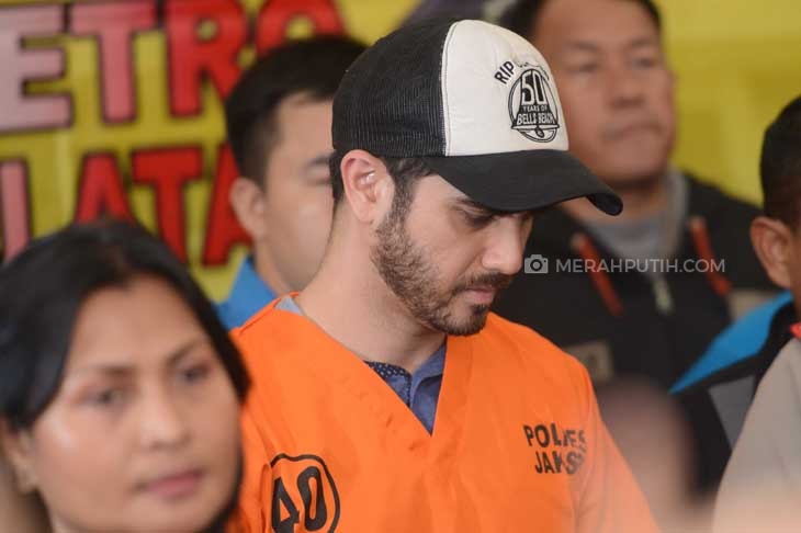 Fachri Albar Pakai Dumolid untuk Menenangkan Diri