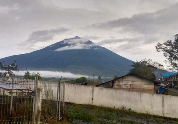 Masyarakat Diminta Tak Mendekati Puncak Gunung Kerinci Radius 3 Kilometer