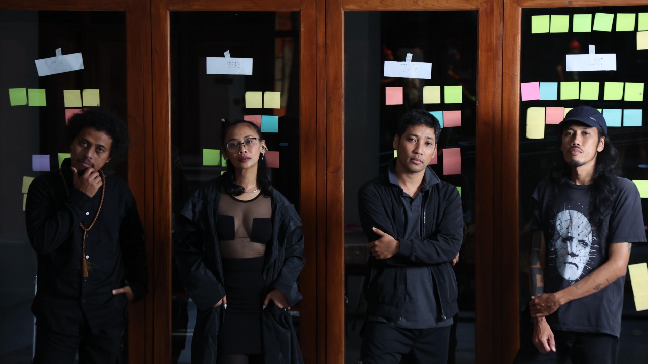 Airportradio Angkat Tema Pemulihan Penyintas Kekerasan Perempuan di Lagu 'Semesta Kecil' dan 'Bunga Tengah Hari'