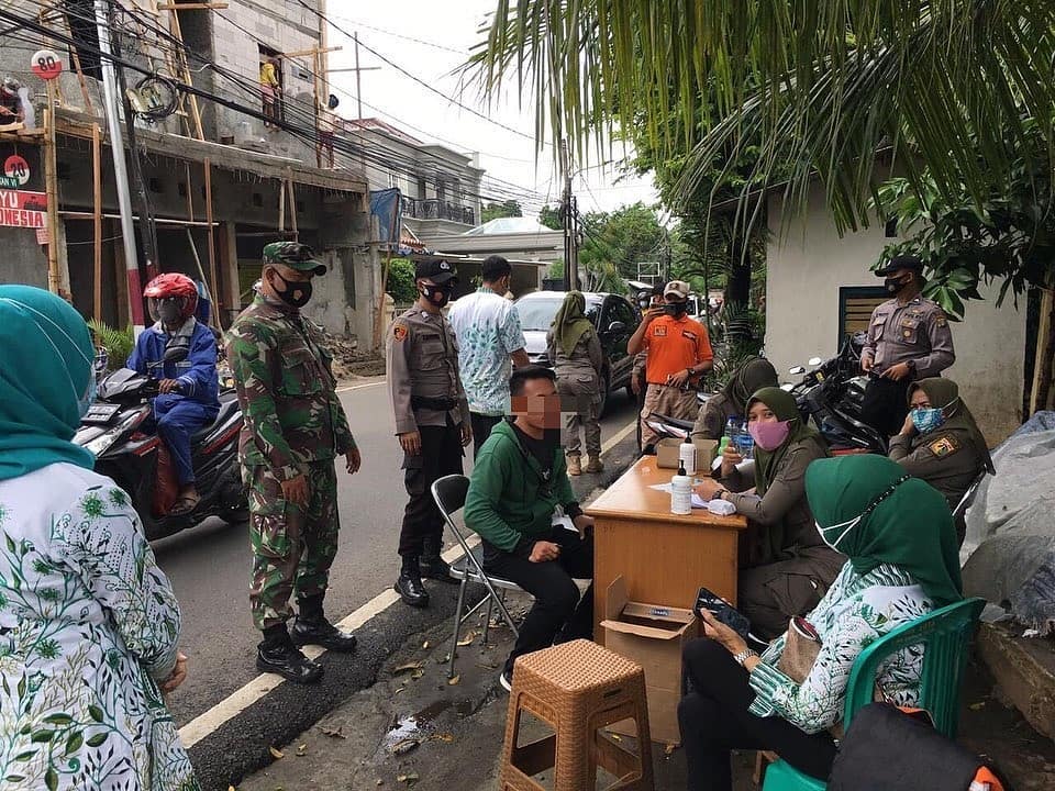Giat Penerapan Disiplin Protokol Kesehatan bagi Masyarakat yang Beraktivitas di luar rumah sebagai upaya Pencegahan dan Pengendalian COVID-19 di Jakarta Selatan. Foto: Satpol PP DKI Jakarta