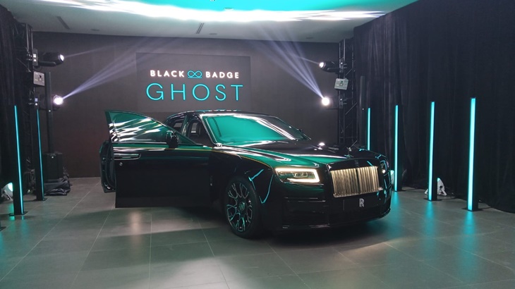 Mewahnya Rolls-Royce Black Badge Ghost