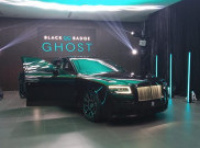Mewahnya Rolls-Royce Black Badge Ghost