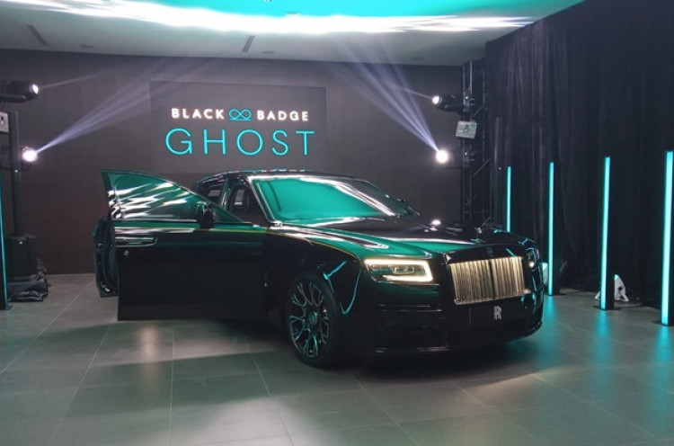 Mewahnya Rolls-Royce Black Badge Ghost