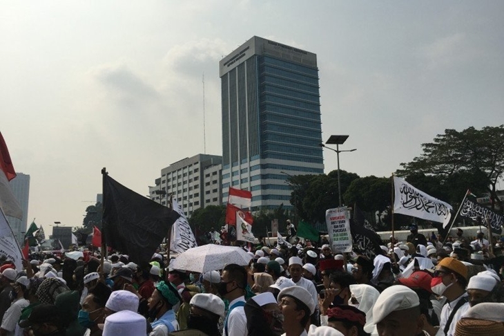 Pendemo RUU HIP memadati Jalan Gatot Subroto arah Slipi, Jakarta, Rabu (24/6/2020). (ANTARA/ Abdu Faisal)