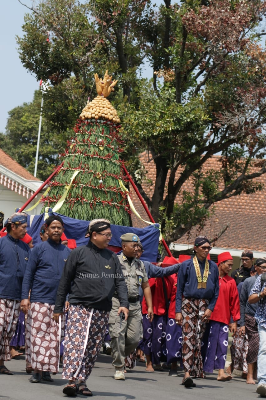 Mahfud MD Ikut Rebutan Gunungan Grebeg Keraton Yogyakarta