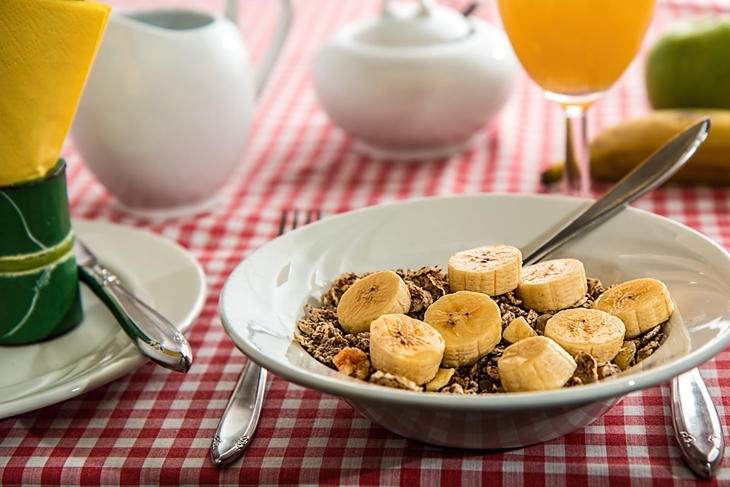 Kombinasikan pisang dengan makanan lain. (Foto: Pixabay/stevepb)