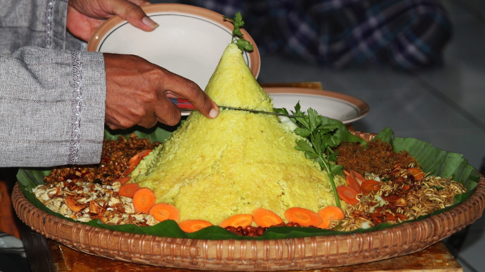 Ambillah Tumpeng dari Bawah, Bukan Potong Puncaknya