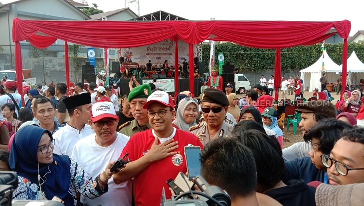 Tidak Pandai Panjat Pinang, Anies Akui Jago Tarik Tambang