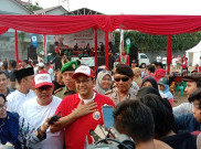 Tidak Pandai Panjat Pinang, Anies Akui Jago Tarik Tambang
