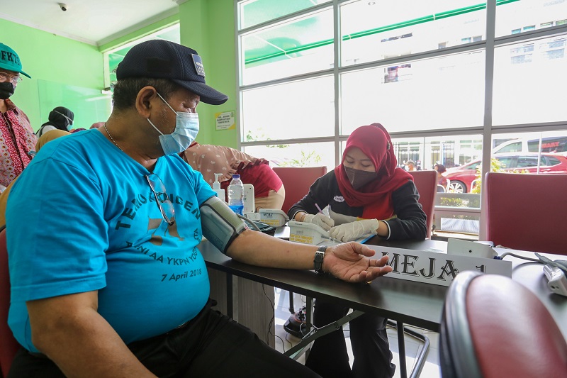 Vaksinasi booster bagi lansia di Kota Tangerang. (Foto: MP/ Dicke Prasetia)