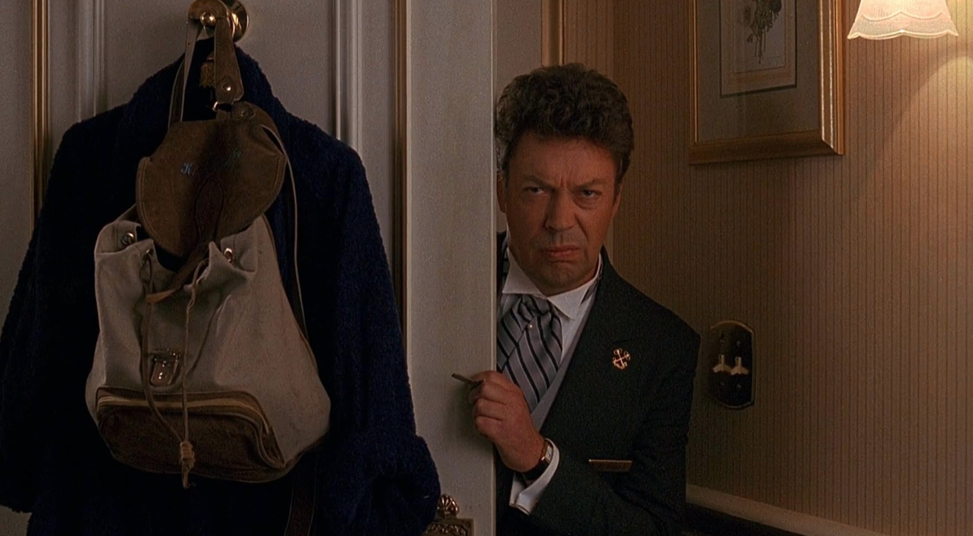  Tim Curry, Pemeran Pelayan Hotel di ’Home Alone 2’, Meninggal Dunia di Usia 80 Tahun