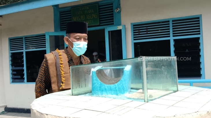 Jam Matahari Masjid Agung Keraton Surakarta Peninggalan PB VIII