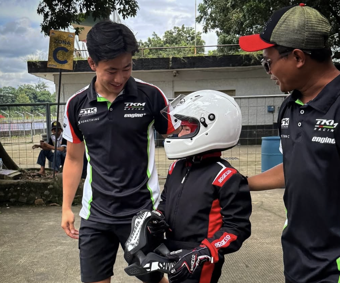 Kembali ke Dunia Gokart, Keanon Santoso Asah 3 Pembalap Belia di Eshark Rok Cup Indonesia 2025
