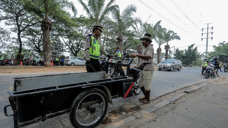 Polantas Mulai Dilatih Tilang Pakai Handphone