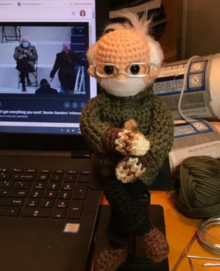 Viral, Boneka Rajut Bernie Sanders Terjual Ratusan Juta Rupiah