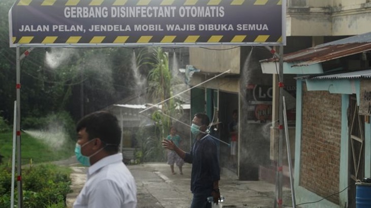 Kreatif, Warga Yogyakarta Pasang Gapura Disinfektan Otomatis