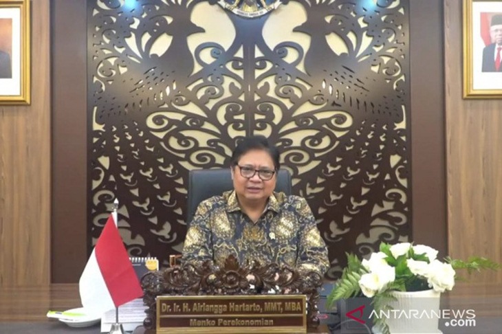 Menteri Koordinator bidang Perekonomian Airlangga Hartarto dalam diskusi yang diselenggarakan oleh PWI secara virtual, Sabtu (6/2/2021). ANTARA/Mentari Dwi Gayati.