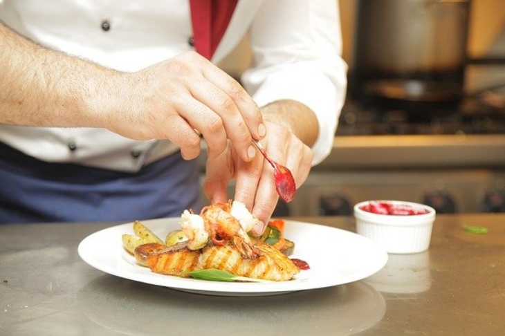 Pelayanan ini butuh keahlian khusus. (Foto: Pixabay/RestaurantAnticaRoma)
